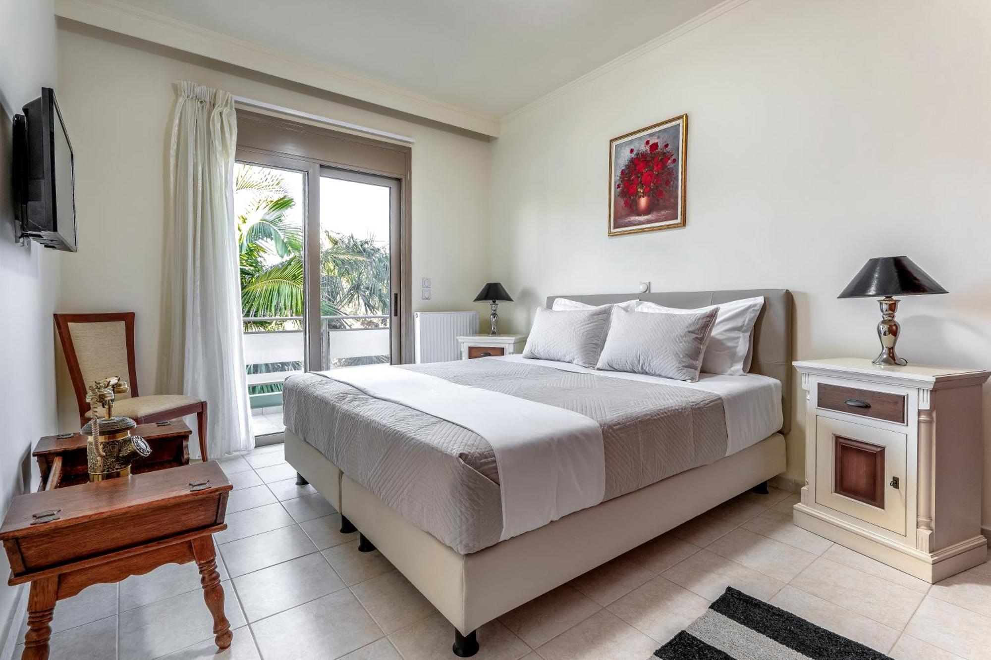 Sunny Palm Apartment