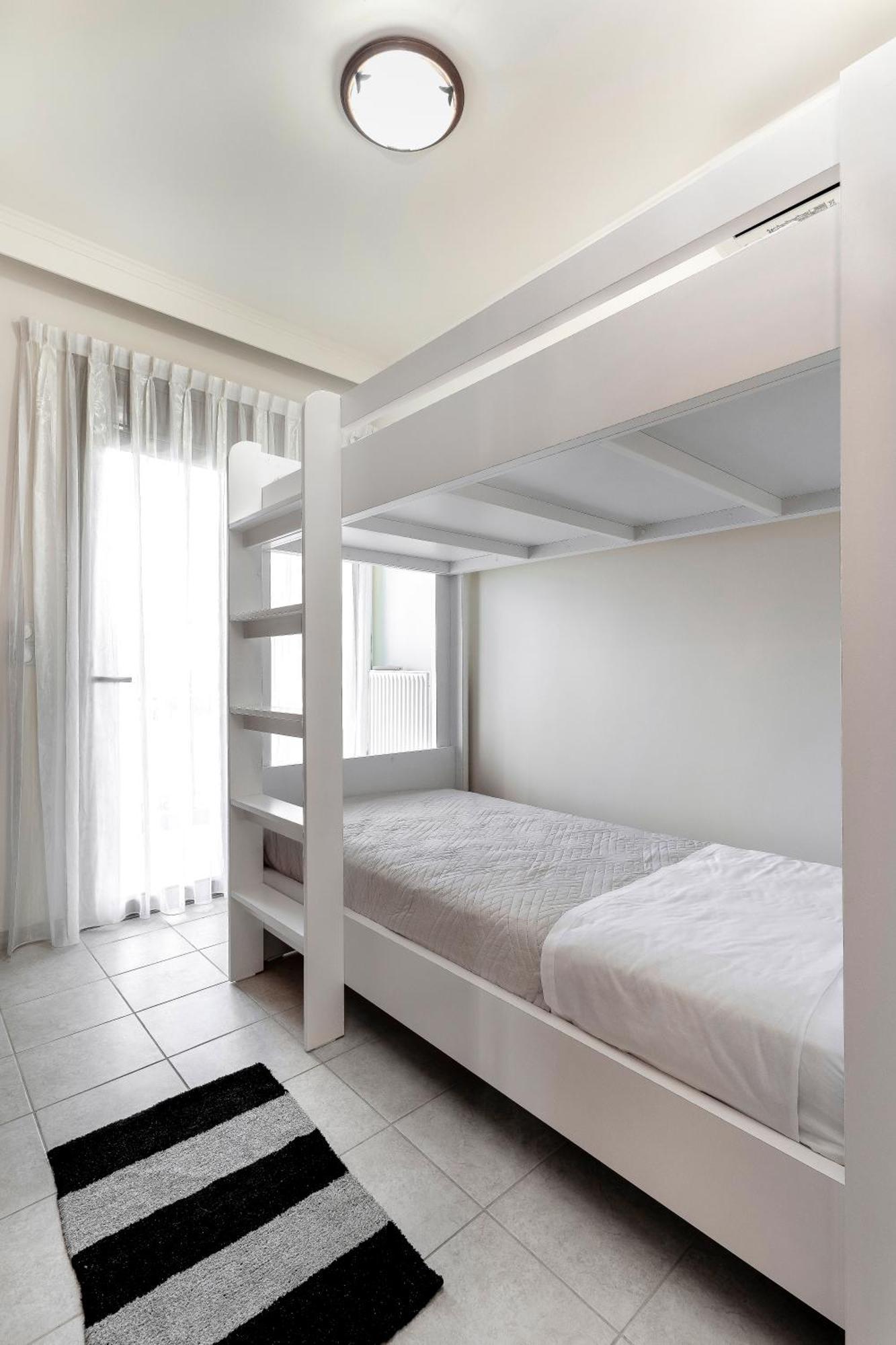 Sunny Palm Apartment